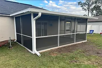 Screen room with insulated roof by East Coast Aluminum
